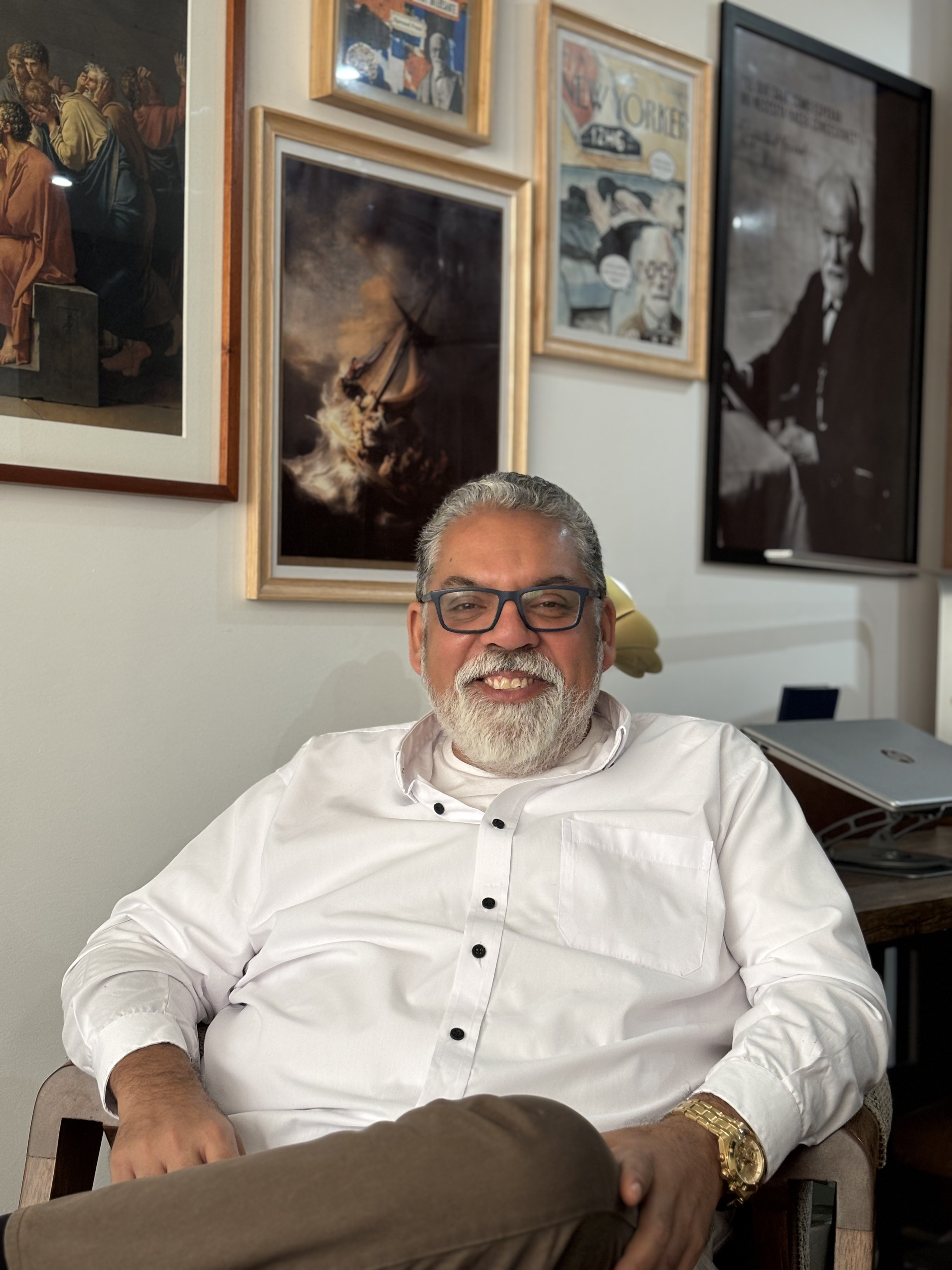 Foto de César Escalante, fundador